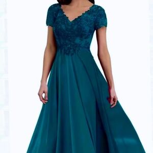 BNWT Tea Length Mother of The Bride Dress, size 16w